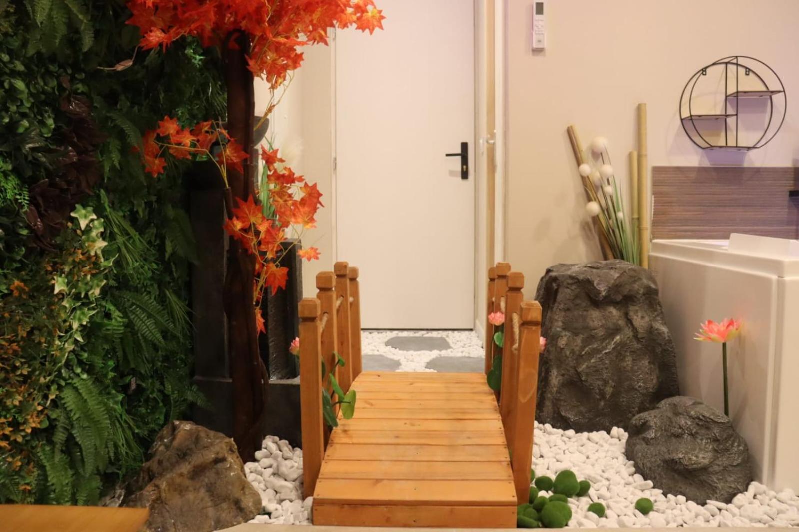 Loveroom Japon Avec Balneotherapie Tolón Exterior foto